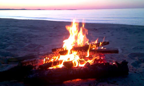 Bonfire on the beach and stargazing. Malwan