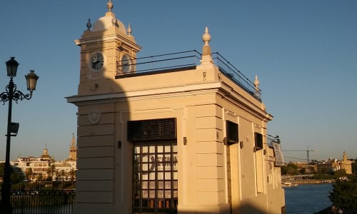 El Faro de Triana Sevilla