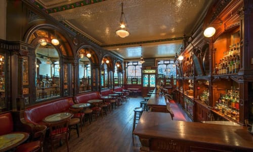 Pubs with traditional Scottish food and drink Edinburgh